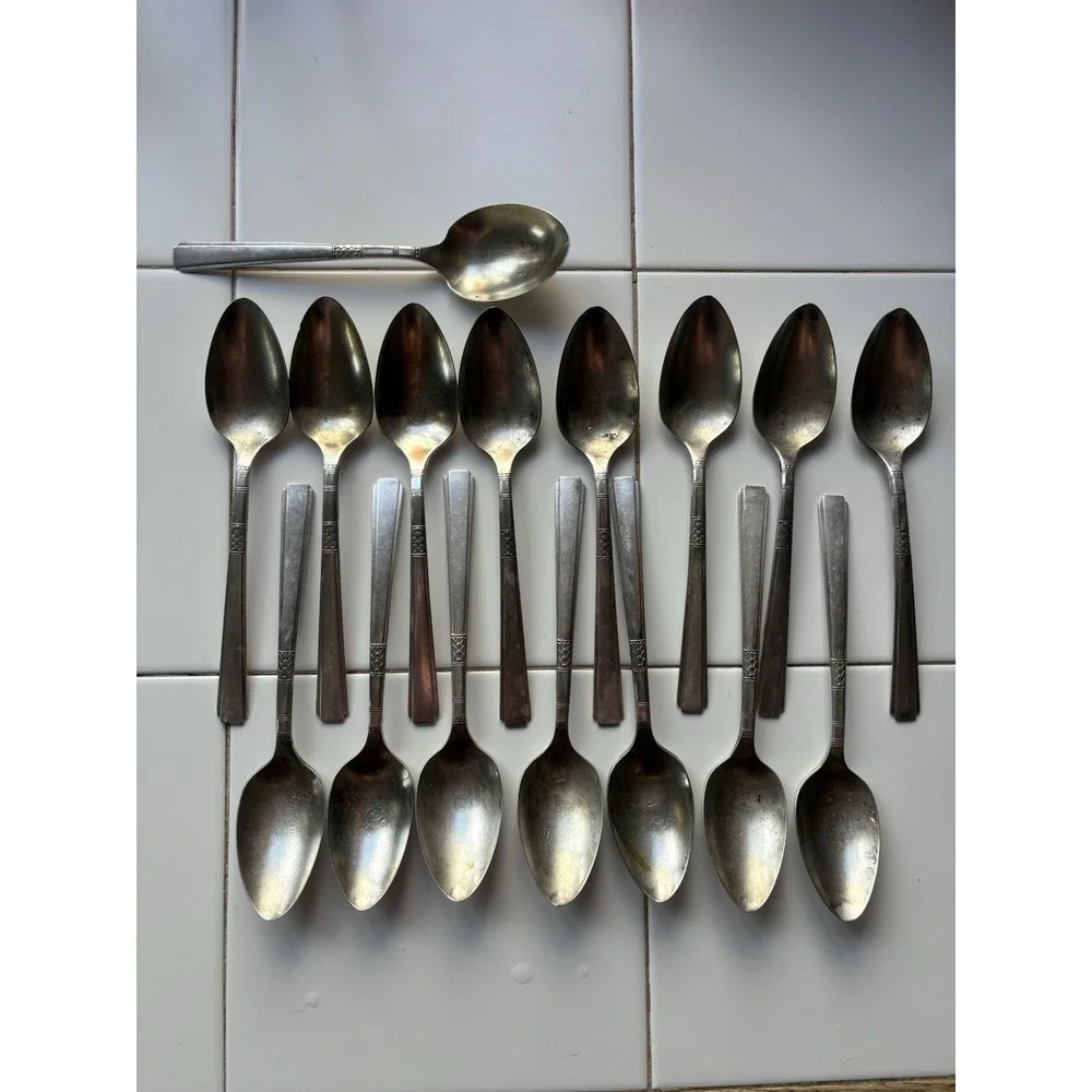 VTG 1881 Rogers Silver Triple Plate Oneida Capri  Spoon 6